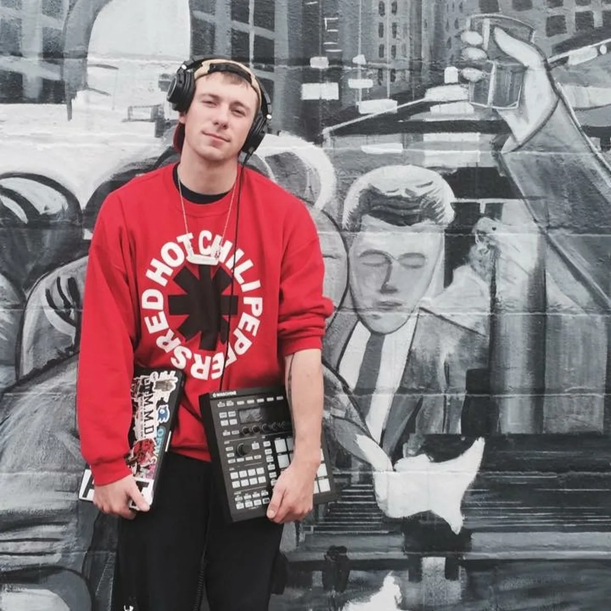 With MPC against mural